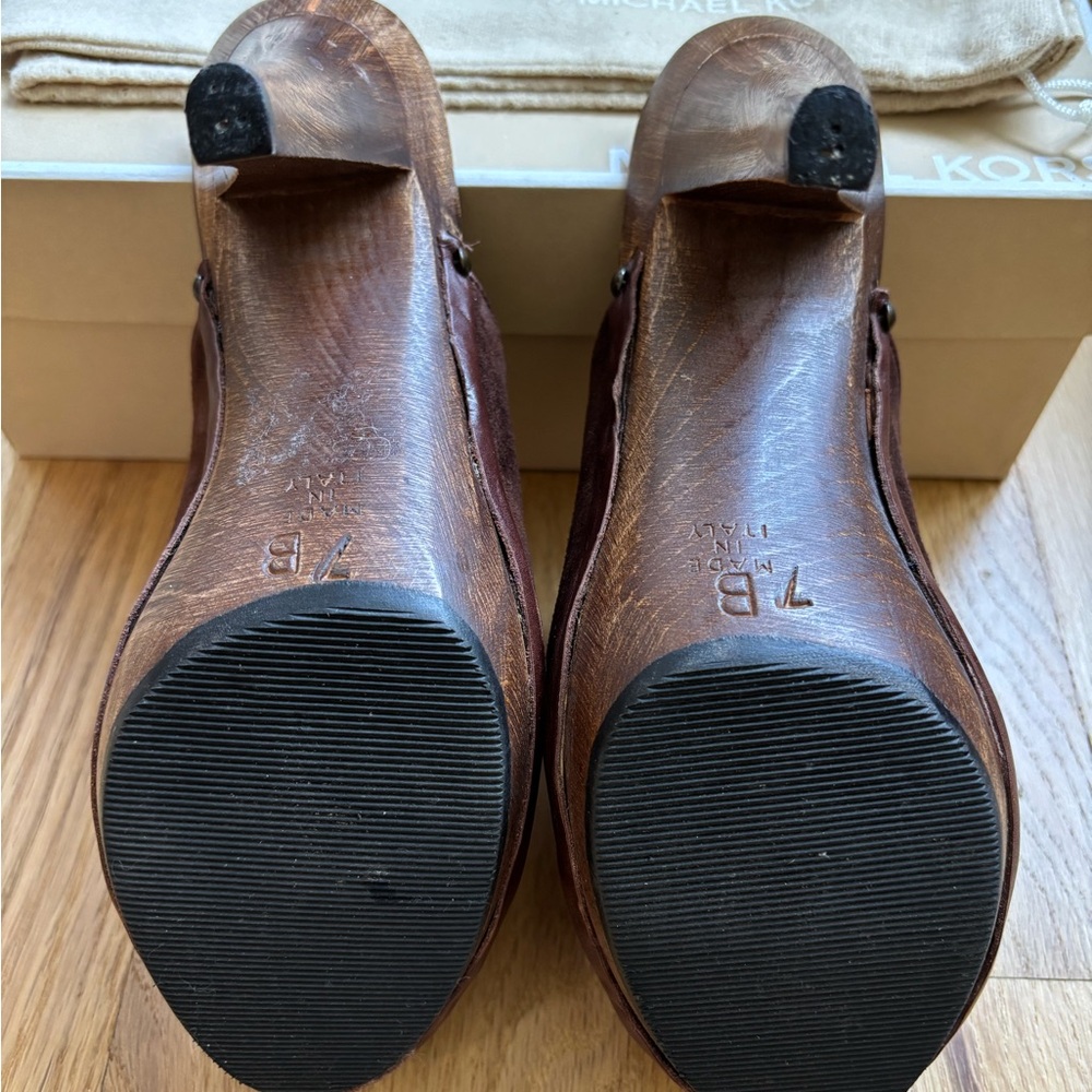 Elegant Brown Suede Mules - Picture 3 of 6